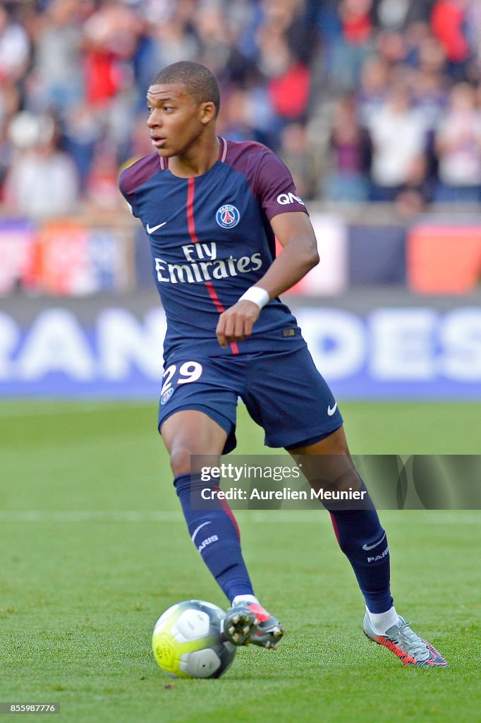 Paris Saint Germain v FC Girondins de Bordeaux - Ligue 1