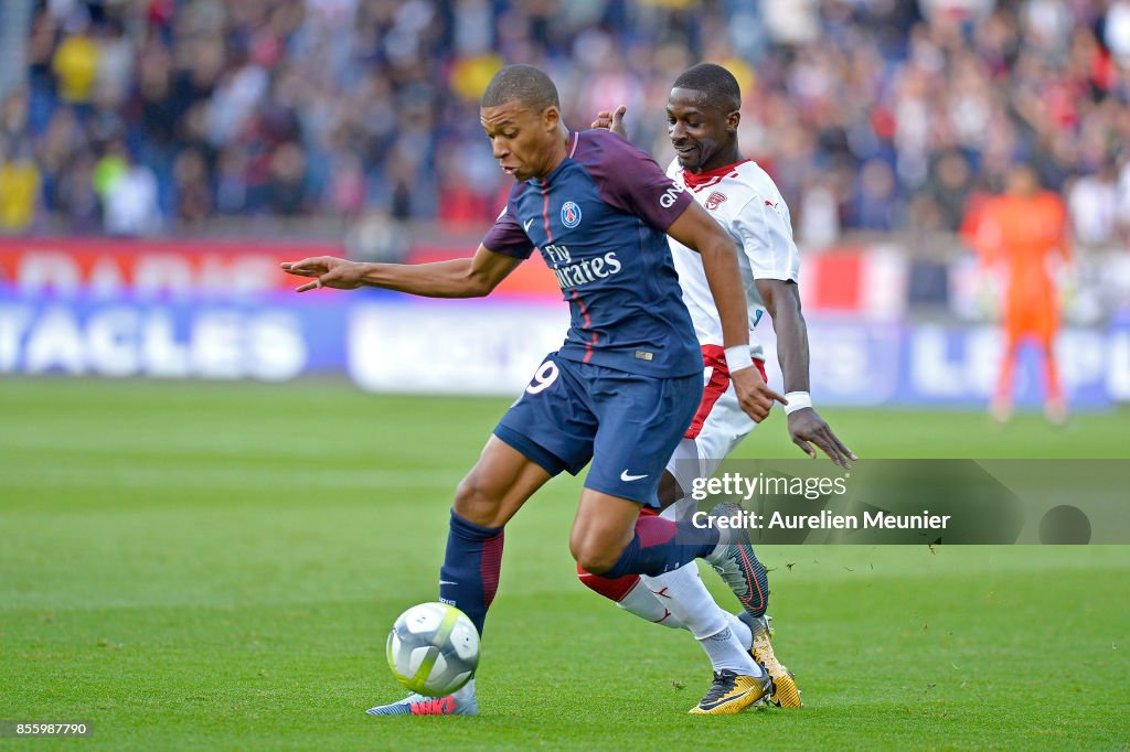 Paris Saint Germain v FC Girondins de Bordeaux - Ligue 1