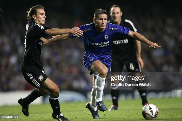 Chelsea's Frank Lampard gets away from Anderlecht's Mark De Man