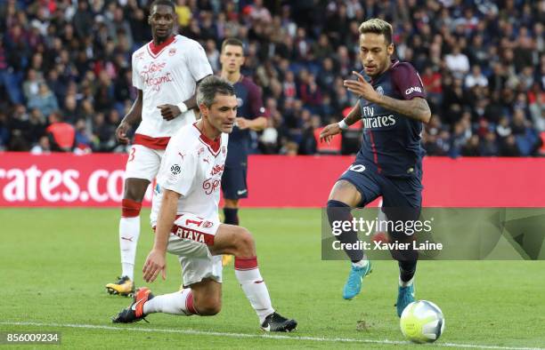 Neymar Jr of Paris Saint-Germain in action with Jeremy Toulalan of FC Girondins de Bordeaux during the Ligue 1 match between Paris Saint-Germain and...