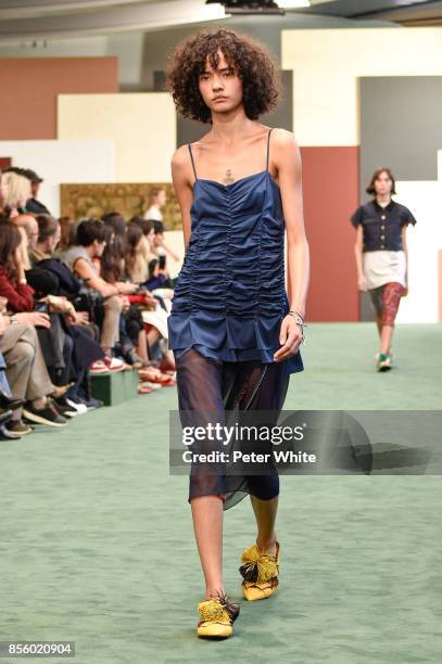 Fernanda Oliveira walks the runway during the Carven show as part of the Paris Fashion Week Womenswear Spring/Summer 2018 on September 28, 2017 in...