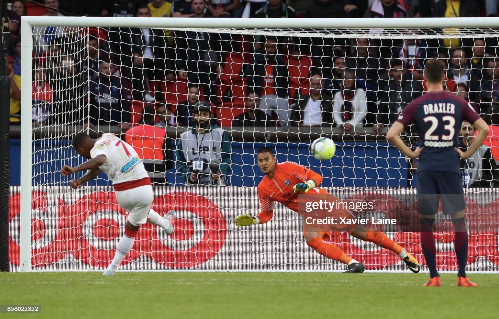 Paris Saint Germain v FC Girondins de Bordeaux - Ligue 1