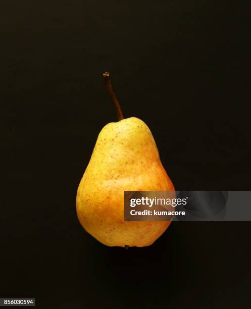 ripe pear - birne stock-fotos und bilder