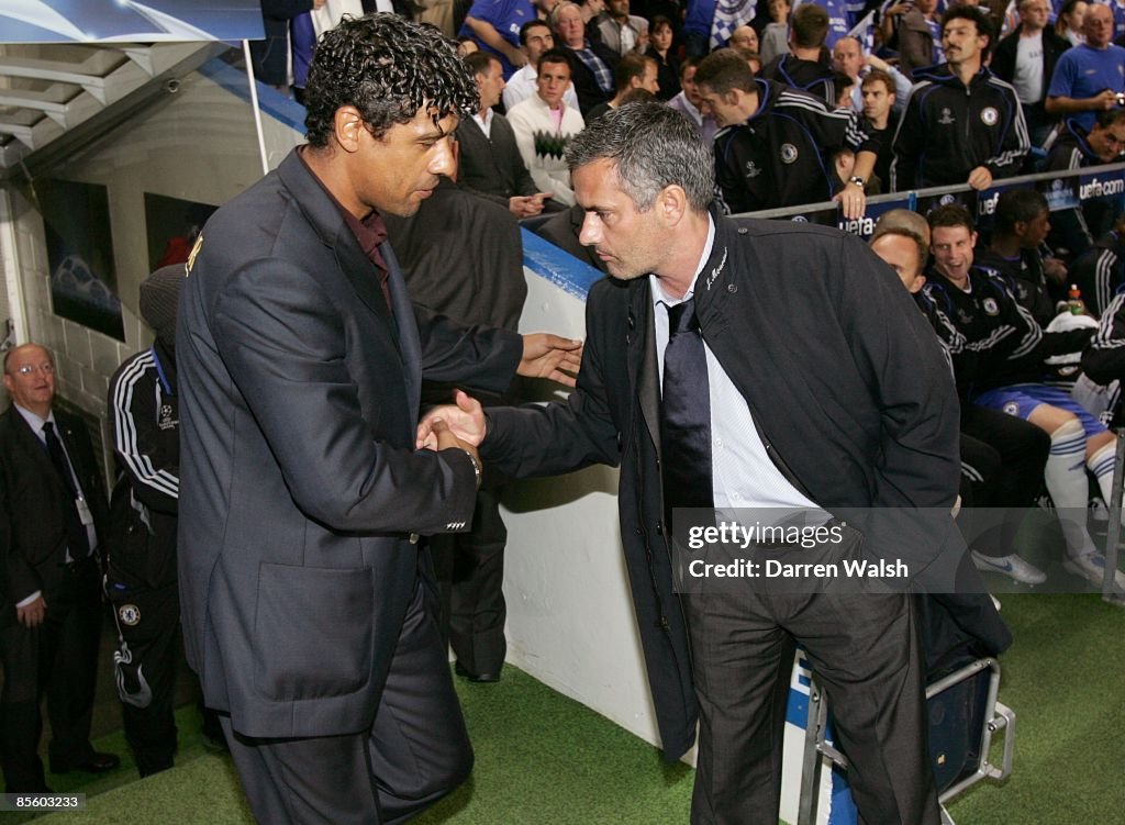Soccer - UEFA Champions League - Group A - Chelsea v Barcelona - Stamford Bridge