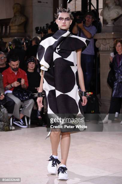 Model walks the runway during the Junya Watanabe show as part of the Paris Fashion Week Womenswear Spring/Summer 2018 on September 30, 2017 in Paris,...