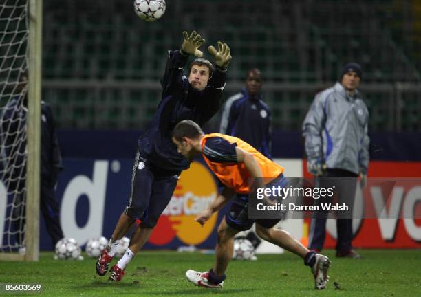 Chelsea's Carlo Cudicini during training