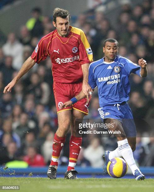 Glen Little, Reading and Ashley Cole, Chelsea battle for the ball