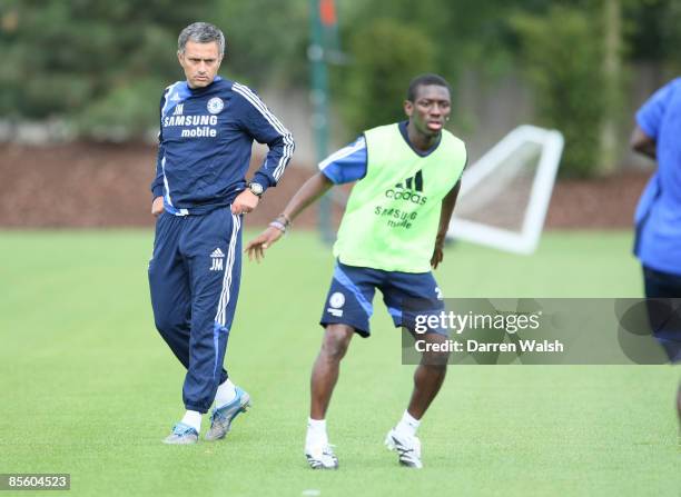 Chelsea manager Jose Mourinho watches over Shaun Wright Phillips during training