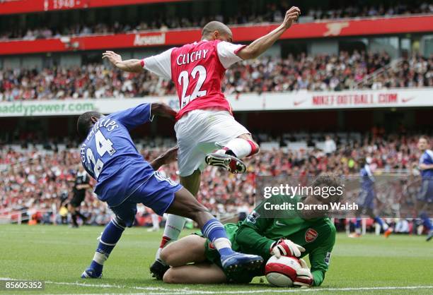 Chelsea's Shaun Wright-Phillips challenges Arsenal's goalkeeper Jens Lehmann for the ball as team mate Gael Clichy tries to avoid clashing into him