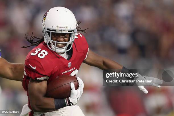 Running back Andre Ellington of the Arizona Cardinals rushes the football against the Dallas Cowboys during the NFL game at the University of Phoenix...