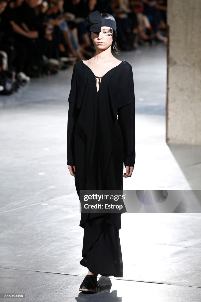 Yohji Yamamoto : Runway - Paris  Fashion Week Womenswear Spring/Summer 2018