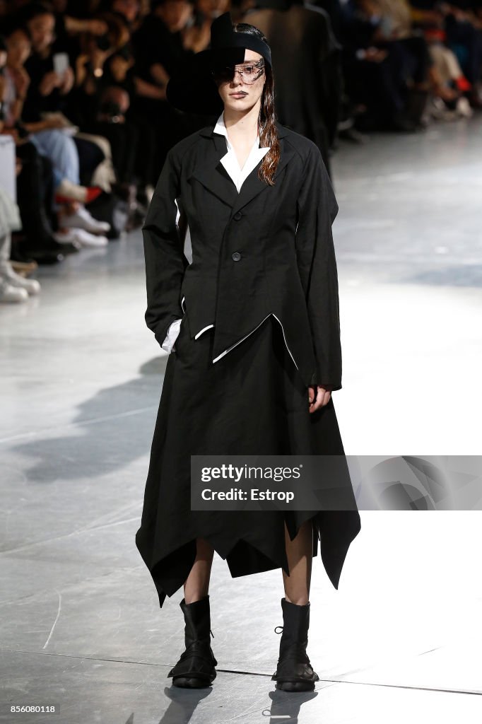 Yohji Yamamoto : Runway - Paris  Fashion Week Womenswear Spring/Summer 2018