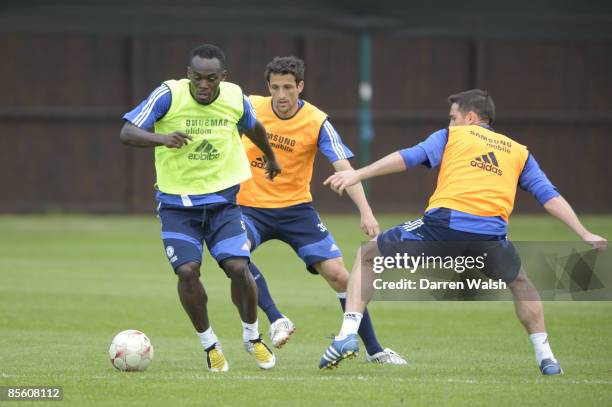 Chelsea's Michael Essien , Juliano Belletti and Frank Lampard during training