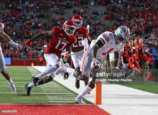 Wide receiver Johnnie Dixon of the Ohio State Buckeyes catches a 39 yard touchdown pass in the second quarter during a game against the Rutgers...