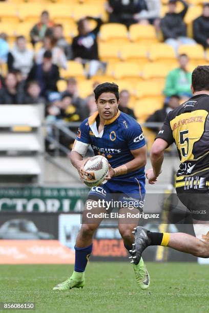 Josh Loane of Otago looks to break the line during the round seven Mitre 10 Cup match between Wellington and Otago on October 1, 2017 in Wellington,...