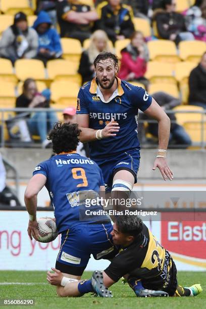 Jonathan Ruru of Otago looks to offload the ball to Josh Furno of Otago during the round seven Mitre 10 Cup match between Wellington and Otago on...