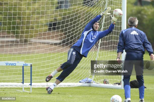 Chelsea's Petr Cech during training
