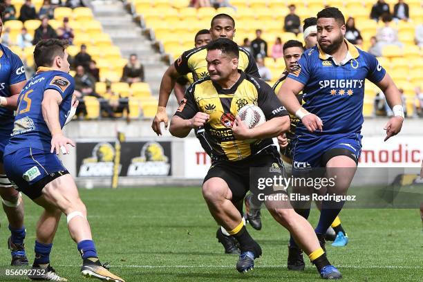 Leni Apisai of Wellington looks to get past Fletcher Smith of Otago during the round seven Mitre 10 Cup match between Wellington and Otago on October...