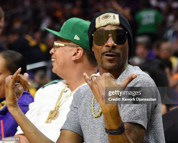 34 Celebrities At The Wnba Finals Game Three Stock Photos, High-Res ...