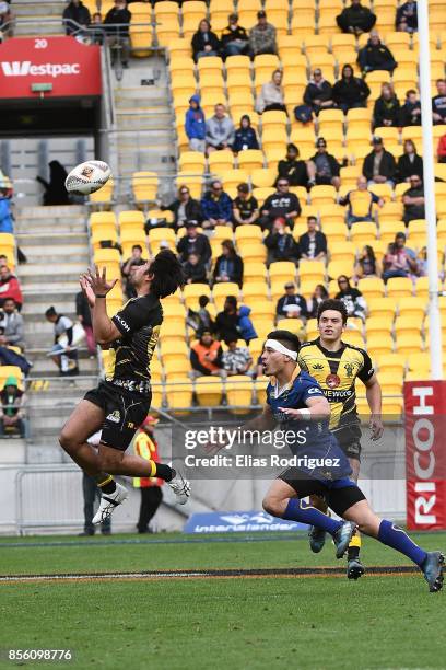 Ben Lam of Wellington cliams the high ball during the round seven Mitre 10 Cup match between Wellington and Otago on October 1, 2017 in Wellington,...