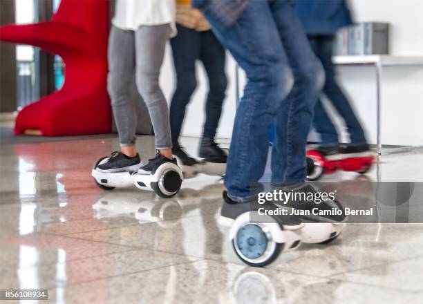 legs of young men and women riding hoverboards - hoverboard - fotografias e filmes do acervo