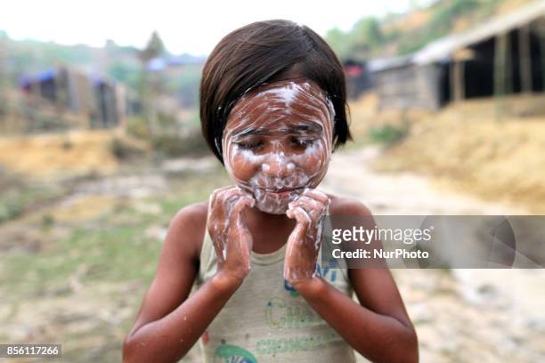 Coxs Bazar, Bangladesh. September 23, 2017. A Rohingya refugee girl wash her face at a refugee camp in Coxs Bazar, Bangladesh on September 23, 2017....