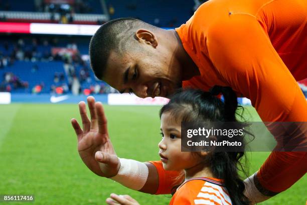 Paris Saint-Germain's French goalkeeper Alphonse Areola is pictured with his daughter at the end of the French L1 football match between Paris...