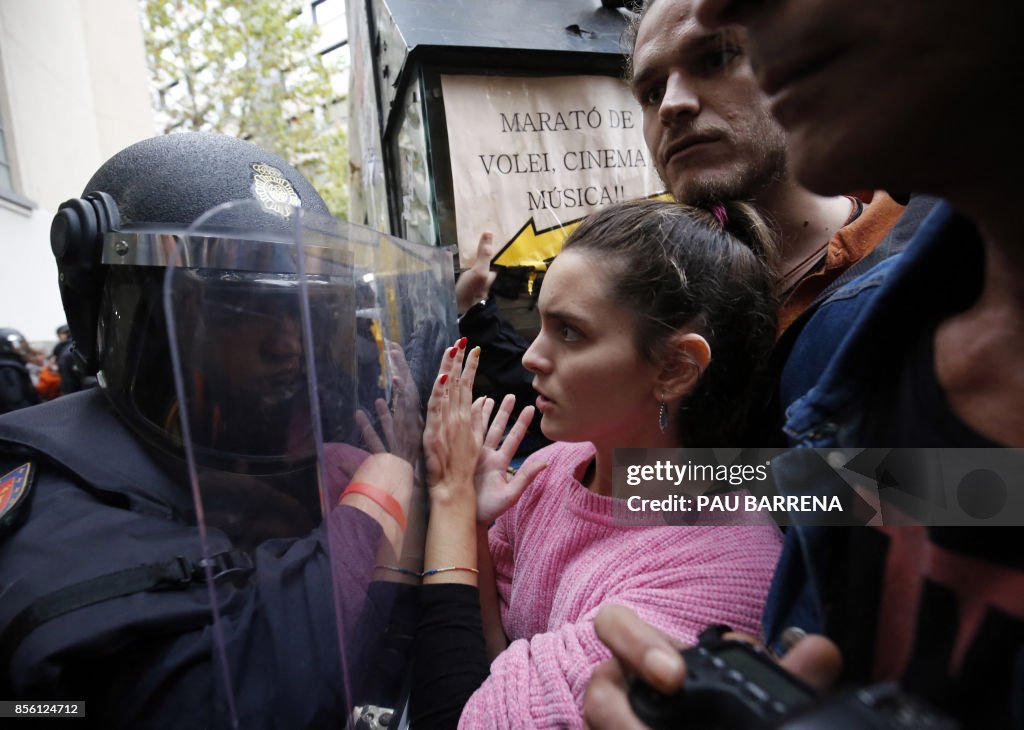 TOPSHOT-SPAIN-CATALONIA-POLITICS-REFERENDUM