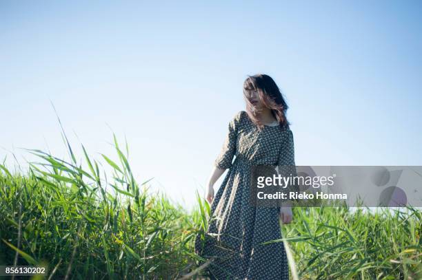 portrait of young woman - rieko honma stock-fotos und bilder