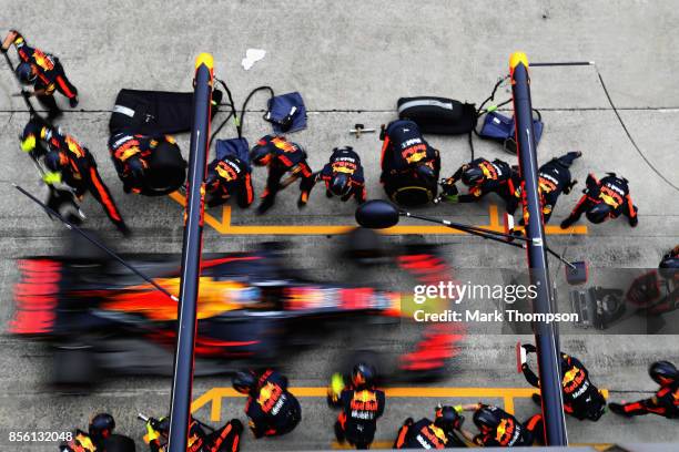 Daniel Ricciardo of Australia driving the Red Bull Racing Red Bull-TAG Heuer RB13 TAG Heuer makes a pit stop for new tyres during the Malaysia...