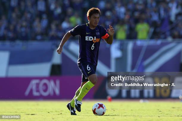 Toshihiro Aoyama of Sanfrecce Hiroshima in action during the J.League J1 match between Sanfrecce Hiroshima and Consadole Sapporo at Edion Stadium...