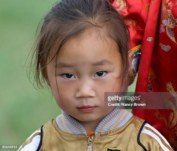 inner mongolian little girl headshot at the naadam - abagnar qi foto e immagini stock