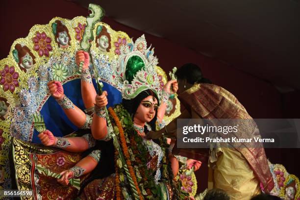 Sindhara Rituals Sindhur Photos and Premium High Res Pictures - Getty Images