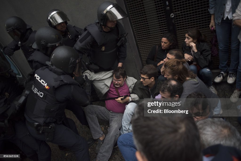 Catalans Vote In Referendum For Independence