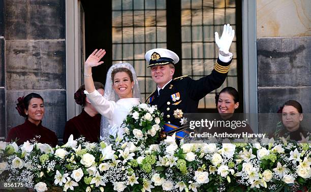 Dutch Crown Prince Willem Alexander and his new bride Crown Princess Maxima Zorreguieta wave after their wedding February 2, 2002 on the balcony of...