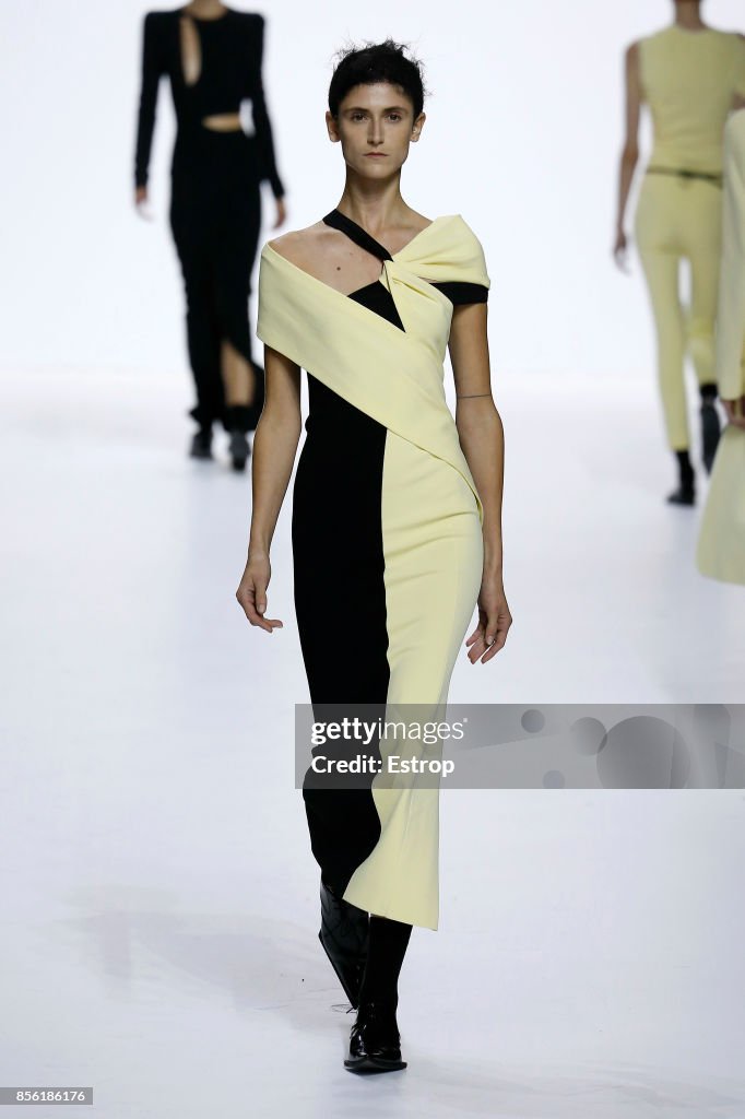 Haider Ackermann : Runway - Paris Fashion Week Womenswear Spring/Summer 2018