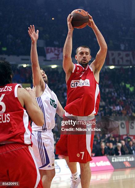 Nikola Vujcic, #7 of Olympiacos in action during the Play off Game 2 Olympiacos Piraeus v Real Madrid on March 26, 2009 at the Peace And Friendship...