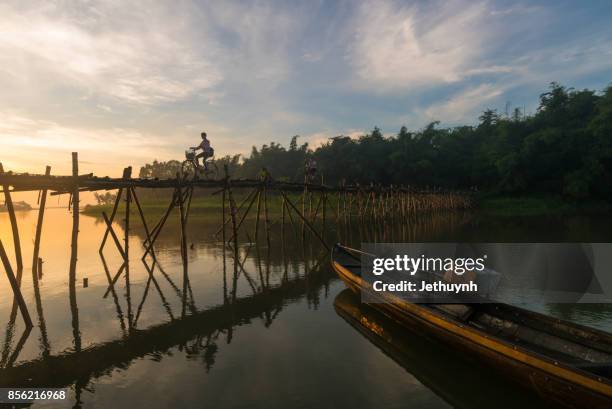 people moving at bamboo bridge at countryside quang ngai vietnam in the early morning - quảng ngãi stock pictures, royalty-free photos & images