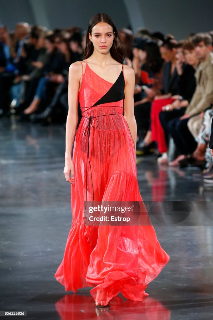 Mugler : Runway - Paris Fashion Week Womenswear Spring/Summer 2018