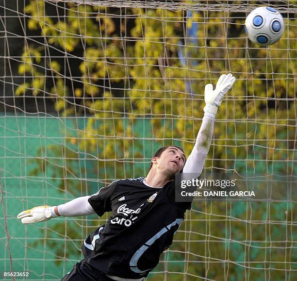 100 Argentine Goalkeeper Carrizo Stock Photos High Res Pictures And 100-argentine-goalkeeper-carrizo-stock-photos-high-res-pictures-and