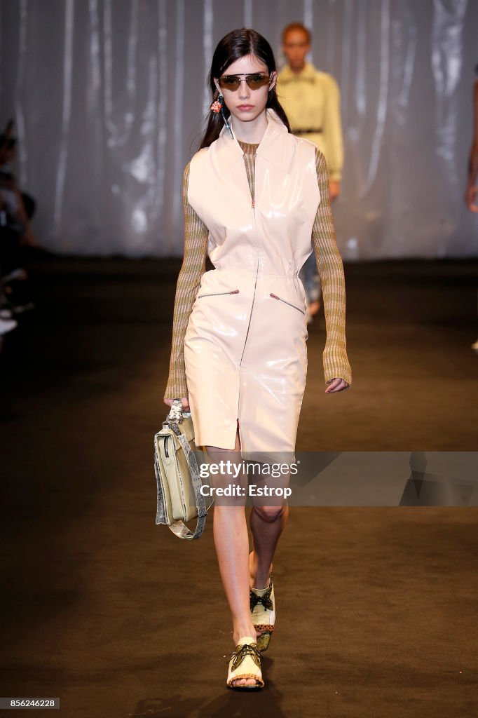 Acne Studios : Runway - Paris Fashion Week Womenswear Spring/Summer 2018