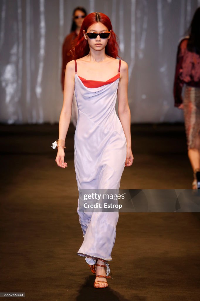 Acne Studios : Runway - Paris Fashion Week Womenswear Spring/Summer 2018