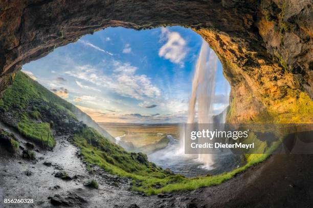 seljalandsfoss waterfall in iceland - seljalandsfoss waterfall stock pictures, royalty-free photos & images