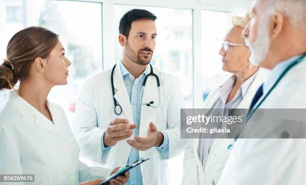 dottori in riunione. - autoaffermazione foto e immagini stock
