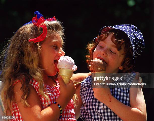 girls eating ice cream cones - girl eating frozen treat stock pictures, royalty-free photos & images