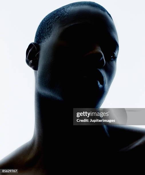 man's face in shadow - tegenlicht stockfoto's en -beelden