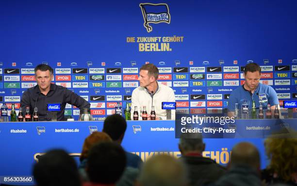 Coach Willy Sagnol of FC Bayern Muenchen, Marcus 'Max' Jung and coach Pal Dardai of Hertha BSC during the press conference after the game between...