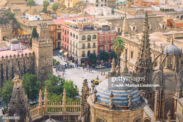 ciudad de sevilla, españa - calle sevilla fotografías e imágenes de stock