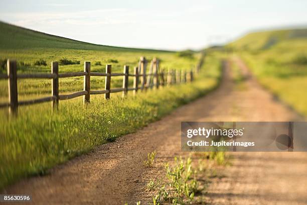 dirt road - laramie stock-fotos und bilder