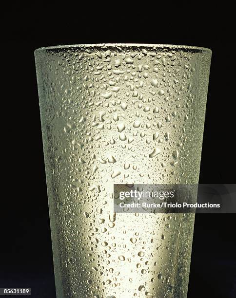 glass with condensation - kondenswasser stock-fotos und bilder